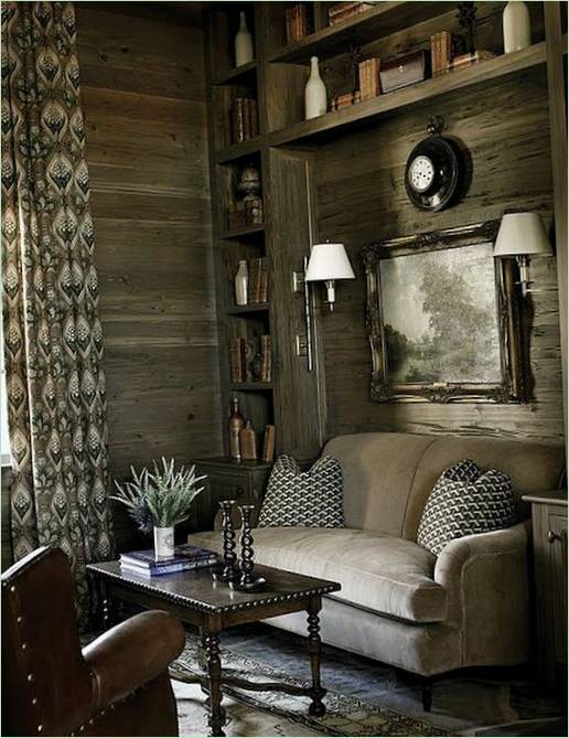 Muebles de cuero en el interior: un sofá y un sillón
