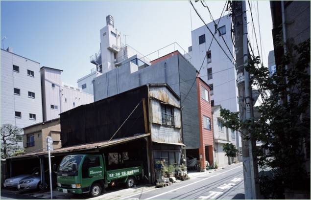 Exterior de una casa de celosía en Tokio