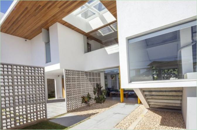 Diseño de la casa de campo lacustre Linhares Dias House en Brasil