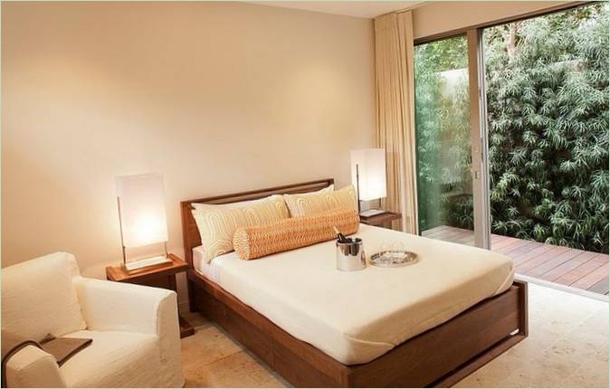 Un dormitorio en cálidos tonos beige