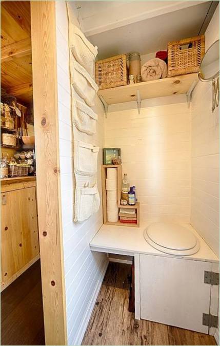 El cuarto de baño de una autocaravana: a pesar de su tamaño compacto, hay espacio de sobra