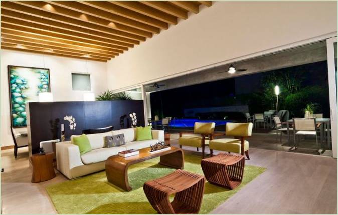 Casa Valle; residencia mexicana con colores claros