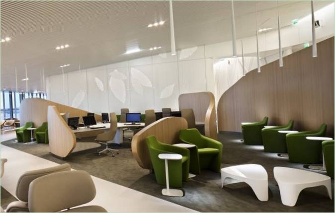 Sala VIP de Air France: sillas verdes brillantes