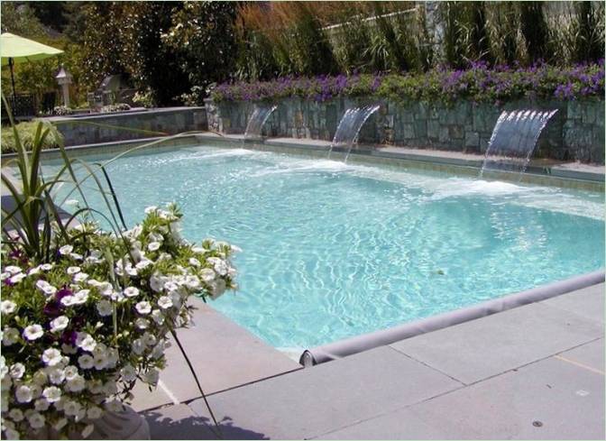 Mantenimiento de piscinas exteriores: Un bonito diseño de piscina