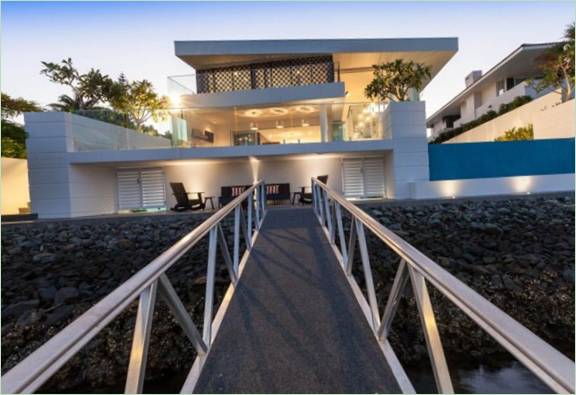 Residencia familiar frente al mar por BGD Architects