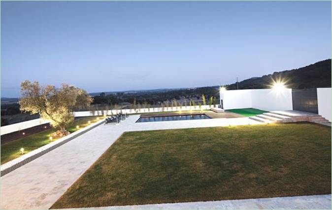 La terraza de la piscina del chalé Ribatejo House en Portugal