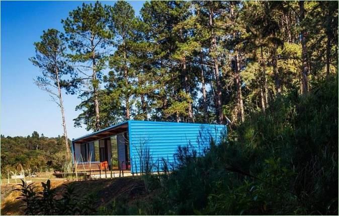 Diseño de una moderna casa de verano modular en Brasil