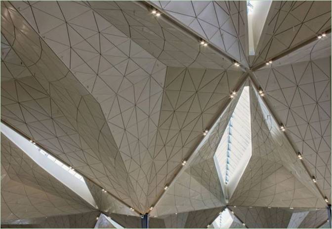 Sala VIP de un aeropuerto: diseño insólito del techo de una terminal