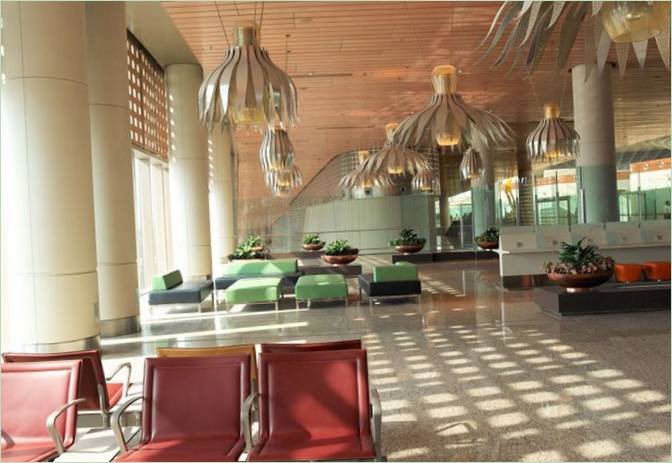 Sala VIP del aeropuerto: lámparas de araña en forma de flores