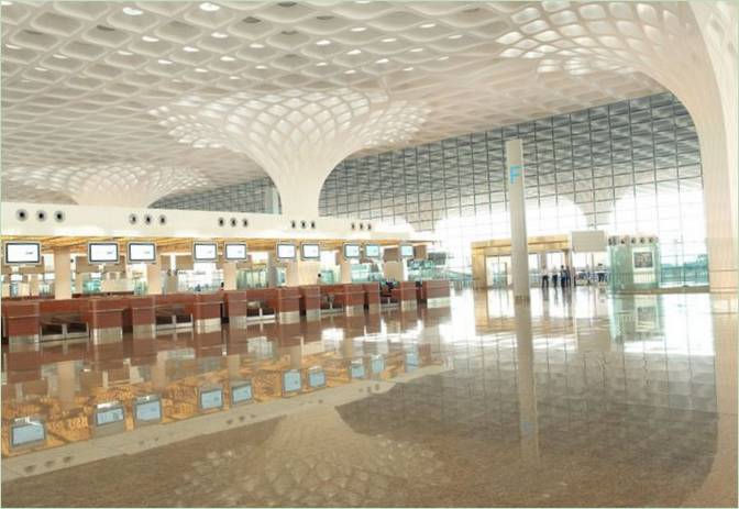 Sala VIP del aeropuerto: Celdas en los pilares y el techo