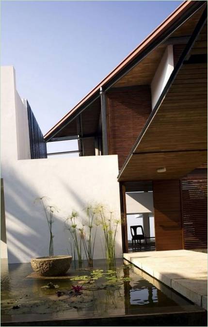 Villa Cliff House diseñada por Khosla Associates