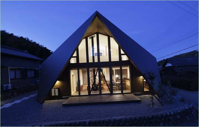 El exterior de la Casa Origami en Japón