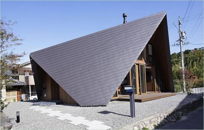Exterior de una casa de origami en Japón