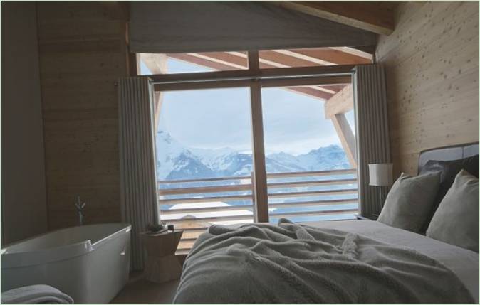 Dormitorio y cuarto de baño de Solais en Suiza